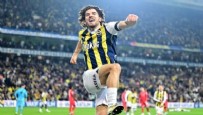 Brigthon tarihi teklifi masaya koydu... Manchester United ve Arsenal de sırada. Ferdi Kadıoğlu Fenerbahçe'de kalacak mı?