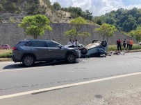 Iki Otomobil Kavsakta Çarpisti Açiklamasi 1 Ölü, 6 Yarali