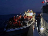 Motor Yat Ariza Yapti, 13 Çocuk 51 Düzensiz Göçmen Kurtarildi