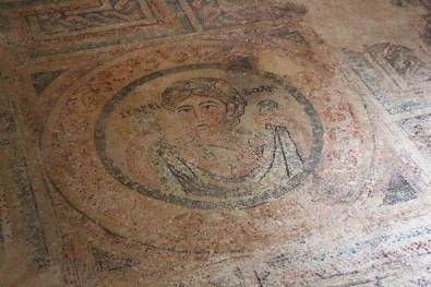 Mozaikteki Madalyon Roma Askeri Birliginin Simgesi Çikti