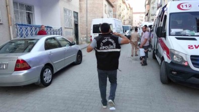 18 Yasindaki Genç Kiz Elektrikli Süpürge Kablosu Ile Asili Halde Bulundu