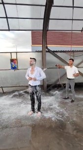 Oto Yikamada Bu Sefer Araç Degil Damat Yikandi
