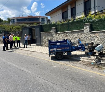 Pat Pat Duvara Çarparak Devrildi Açiklamasi 1 Ölü, 7 Yarali