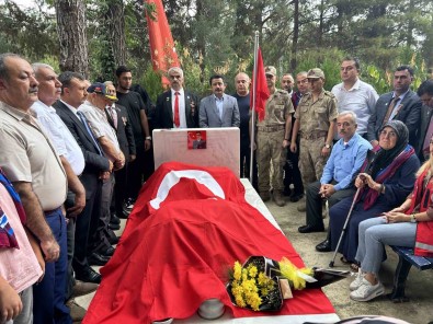 Sehit Basçavus Ferhat Gedik, Hatay'da Mezari Basinda Dualarla Anildi