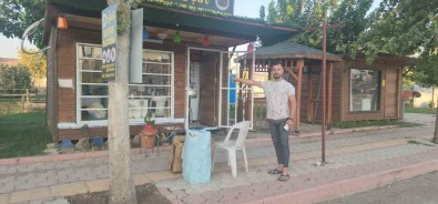 Vicdansiz Hirsizlar, Ahsap Is Yerinde Ekmek Parasi Mücadelesi Veren Depremzede Esnafin Is Yerini Soydular