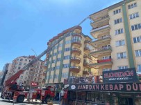 7 Katli Apartmanin Çatisinda Çikan Yangin Büyük Panige Neden Oldu Haberi