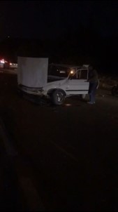 Burdur'da Seyir Halindeyken Manevra Yapan Otomobil, Sol Seritten Gelen Otomobile Çarpti Açiklamasi 5 Yarali