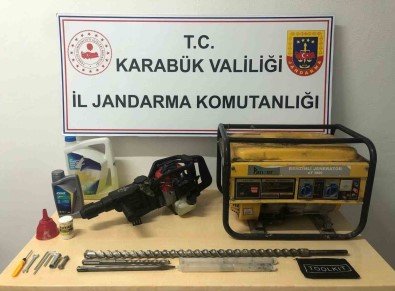 Defineciler Suçüstü Yakalandi