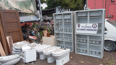 Eski Kaymakamlik Binasini Soyan Hirsizlar Suçüstü Yakalandi