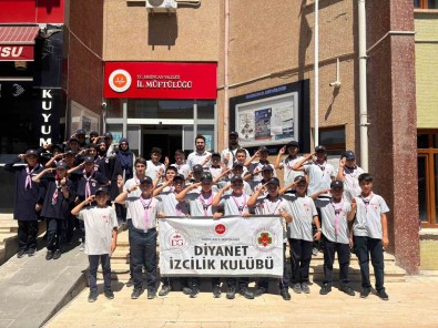 Izciler Kamp Için Ugurlandi