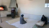 Kadinlarin Imece Usulü 'Golit' Ekmegi Mesaisi