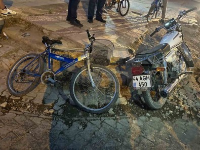 Malatya'da Bisiklet Ile Motosiklet Çarpisti Açiklamasi 2 Yarali