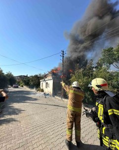 Müstakil Evin Çatisi Alevlere Teslim Oldu