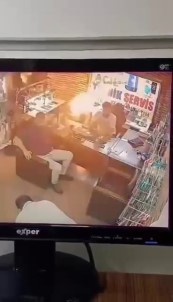 Tamir Için Dükkana Getirilen Telefonun Bataryasi Bomba Gibi Patladi