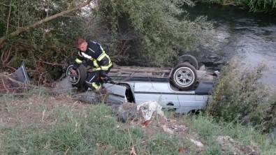 Tavsanli'da Otomobil Çaya Uçtu Açiklamasi 2 Yarali