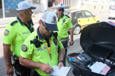 Adana'da Dron Destekli Trafik Denetiminde 324 Araca Cezai Islem Uygulandi