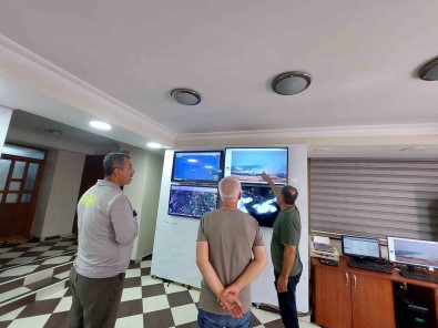 Adana'da Ormana Siçrayan Aniz Yangini Kontrol Altina Alindi