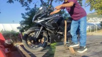 Motor Kazasi 25 Yasindaki Genci Hayattan Kopardi
