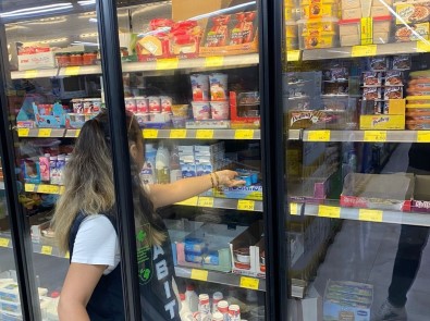 Yunusemre'de Raflardan Toplatilan Ürünler Imha Edildi