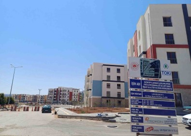 Araban'da 1. Etap Deprem Konutlarinin Anahtar Teslimi Yapiliyor