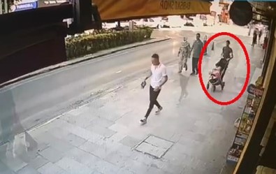 Bebek Arabasiyla Gezinirken Begendigi Baska Arabayi Kucaginda Bebegiyle Çaldi