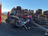 Bingöl'de Kamyon Ve Otomobil Çarpisti Açiklamasi 3 Yarali Haberi