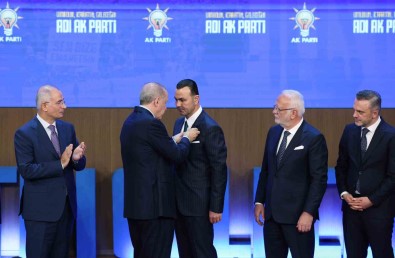 IYI Parti'den Istifa Edip AK Parti'ye Geçen Izsiz Açiklamasi 'Tekrar Yuvamda Olmanin Mutlulugunu Yasiyorum'