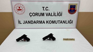 Jandarmanin Durdurdugu Araçta 2 Tabanca Ele Geçirildi