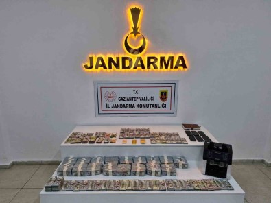 Kara Para Aklayan Çeteye Darbe Açiklamasi 2 Milyon 336 Bin Dolar Ele Geçirildi