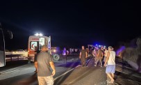 Mardin'de Otomobil Traktöre Çarpti Açiklamasi 2 Ölü, 3 Yarali