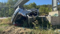 Bilecik'te Kontrolden Çikan Otomobil Üst Geçidin Beton Ayagina Çarparak Durabildi Haberi