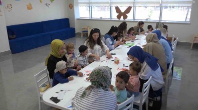 Ebeveynler Ve Çocuklar Için Bebek Kütüphanesi