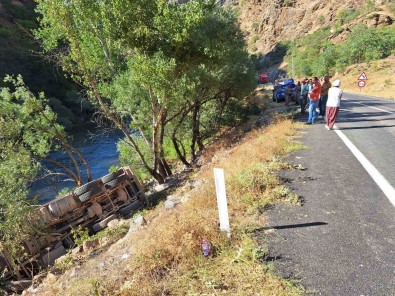 Kamyon Sarampole Devrildi Açiklamasi 1 Yarali