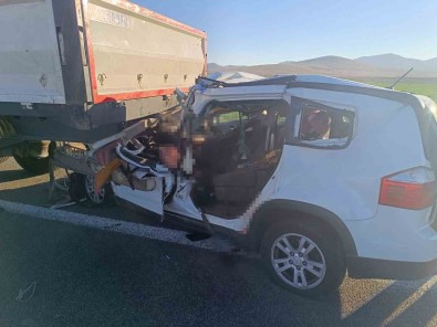 Aksaray'da Otomobil Tira Arkadan Çarpti Açiklamasi 1 Ölü