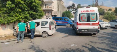 Ambulans Ile Hafif Ticari Araç Çarpisti Açiklamasi 9 Kisi Yaralandi