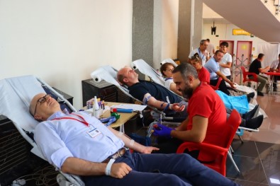 BEUN'dan Ulusal Kan Bagisi Seferberligine Destek