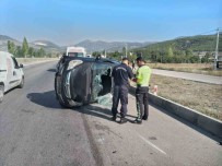 Burdur'da Kontrolden Çikan Otomobil Refüje Çarpip Devrildi Açiklamasi 1 Yarali Haberi