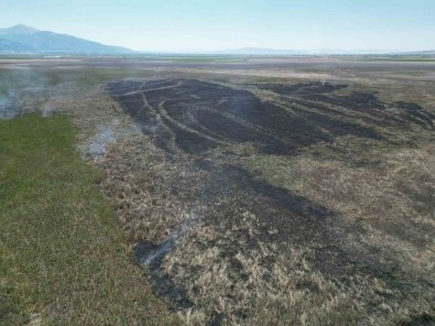 Eber Gölü'nün Yanan Bölümü Havadan Görüntülendi