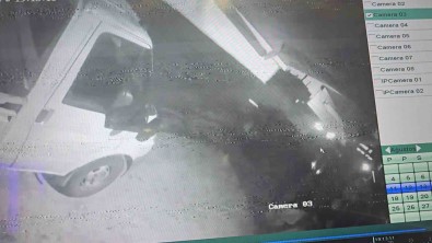 Hurdaya Dönen Araçtan Sag Çiktilar
