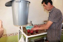 Kavurucu Sicakta Akdag'daki Kardan Yapilan Serbetle Serinliyorlar Haberi