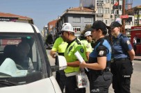 Kesan'da Sürücüler, 'Sizi Seviyoruz' Sözleri Ile Uyardigi Polise Tesekkür Etti Haberi
