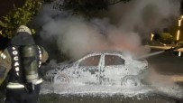 Park Halindeki Otomobil Alev Topuna Döndü Haberi