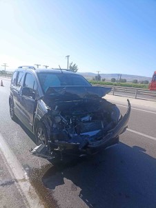 Afyonkarahisar'da Trafik Kazasi Açiklamasi 6 Kisi Yaralandi