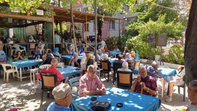 Çinarcik'ta Depremzedeler Unutulmadi