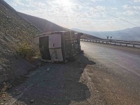 Minibüs Yan Yatti Açiklamasi 2 Yarali Haberi