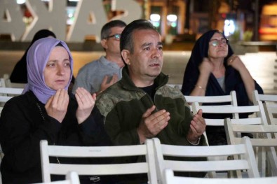 Saatler 03.02'De Eller Semaya Açildi