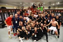 Sivasspor'dan Kayseri Maçi Sonrasi Galibiyet Pozu