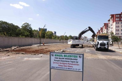 Bingöl Belediyesi Yol Genisletme Çalismalarina Devam Ediyor