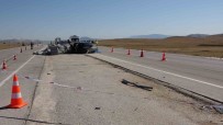 Burdur'da Otomobil, Refüj Yapimi Için Birakilan Bordür Tasi Yiginina Çarpti Açiklamasi 2 Ölü, 1 Yarali Haberi