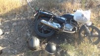 Çanakkale'de Motosiklet Trafik Levhasina Çarpti Açiklamasi 2 Yarali Haberi